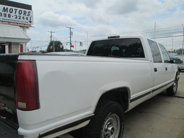 2000 Chevrolet C3500 Signature L Sedan 4D