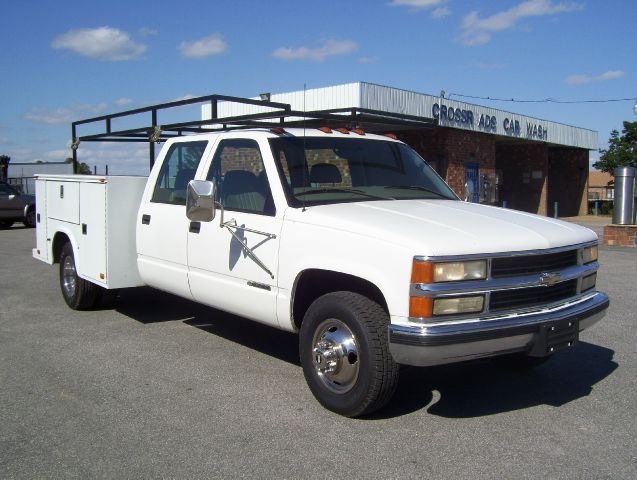 2000 Chevrolet C3500 Signature L Sedan 4D