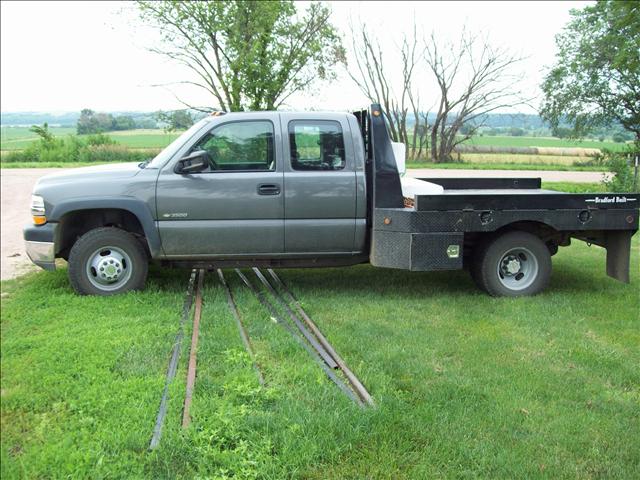 2002 Chevrolet C3500 C300 4dr Sdn 3.0L Luxury RWD Sedan