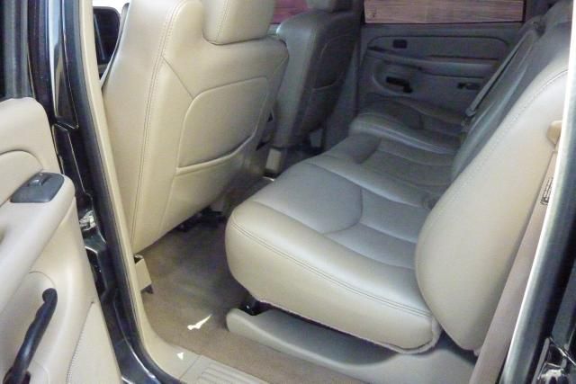 2005 Chevrolet C3500 2008 Nissan 2.5 SL