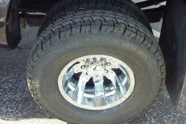 2005 Chevrolet C3500 2008 Nissan 2.5 SL