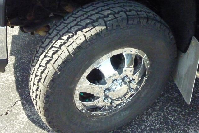 2005 Chevrolet C3500 2008 Nissan 2.5 SL