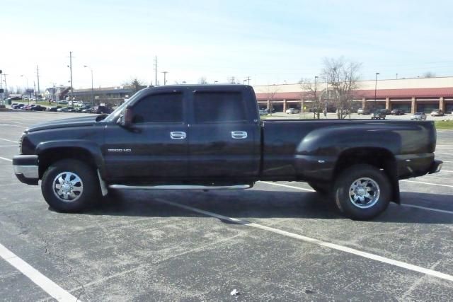 2005 Chevrolet C3500 2008 Nissan 2.5 SL