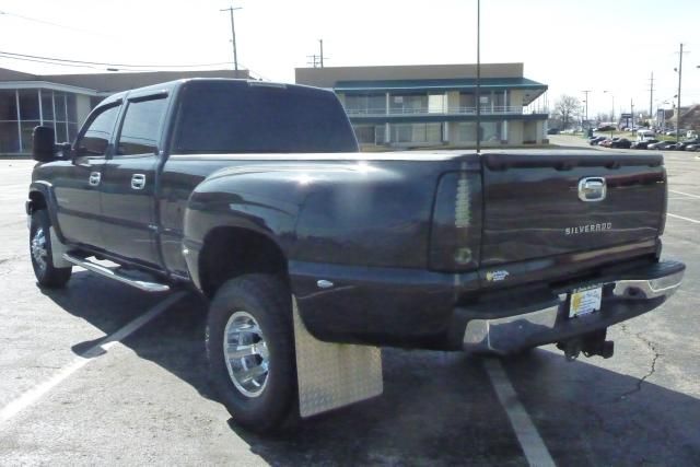 2005 Chevrolet C3500 2008 Nissan 2.5 SL