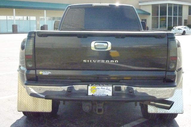 2005 Chevrolet C3500 2008 Nissan 2.5 SL