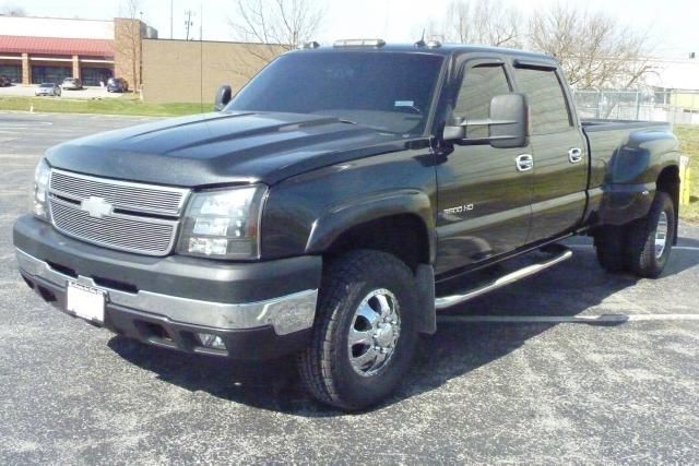 2005 Chevrolet C3500 2008 Nissan 2.5 SL