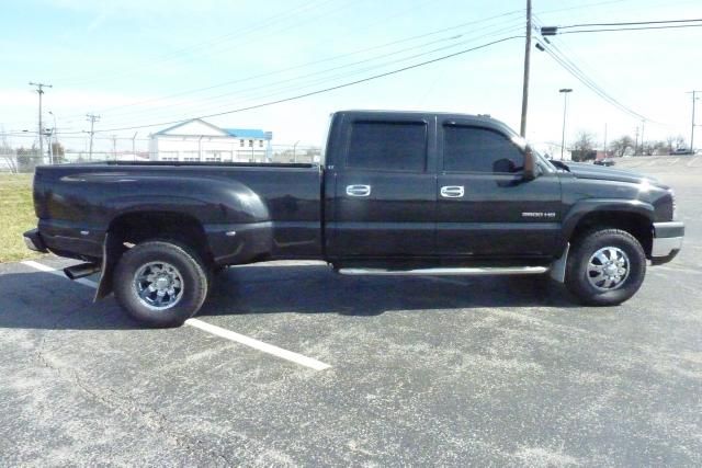 2005 Chevrolet C3500 2008 Nissan 2.5 SL