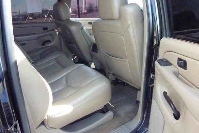 2005 Chevrolet C3500 2008 Nissan 2.5 SL