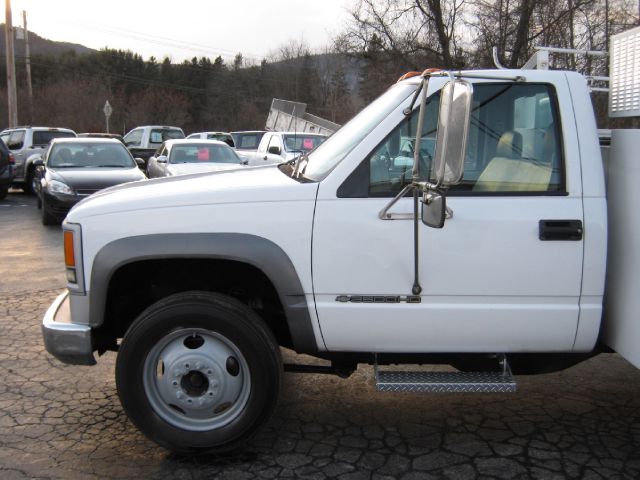 2000 Chevrolet C3500HD Lariat 4D Crew Cab Truck