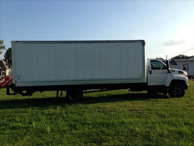 2004 Chevrolet C6500 26A