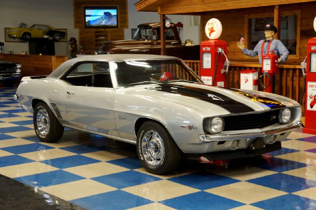 1969 Chevrolet Camaro 1995 Jeep Limited