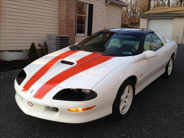 1997 Chevrolet Camaro 4dr Sdn Auto (natl) Hatchback