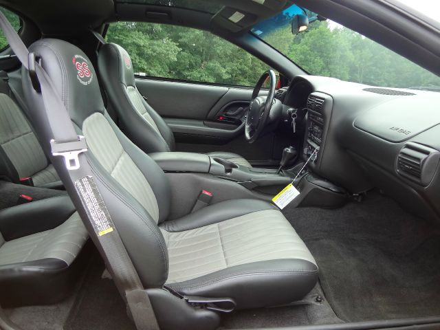 2002 Chevrolet Camaro 4d,ac,pw,sunroof,leather