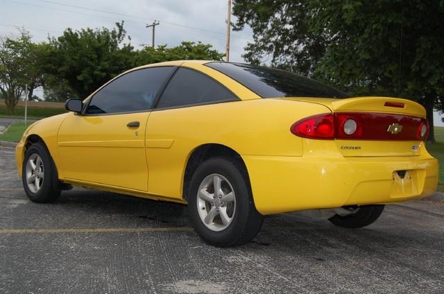 2004 Chevrolet Cavalier Base