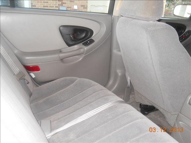 2005 Chevrolet Classic Unknown