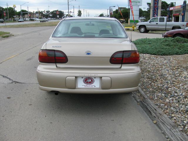 2005 Chevrolet Classic Unknown