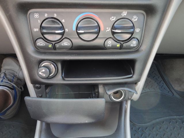 2005 Chevrolet Classic Unknown