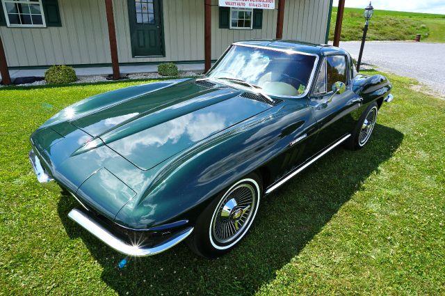 1965 Chevrolet Corvette 323i Automatic 4DR