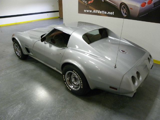 1976 Chevrolet Corvette 5-spd AUTO Police RWD