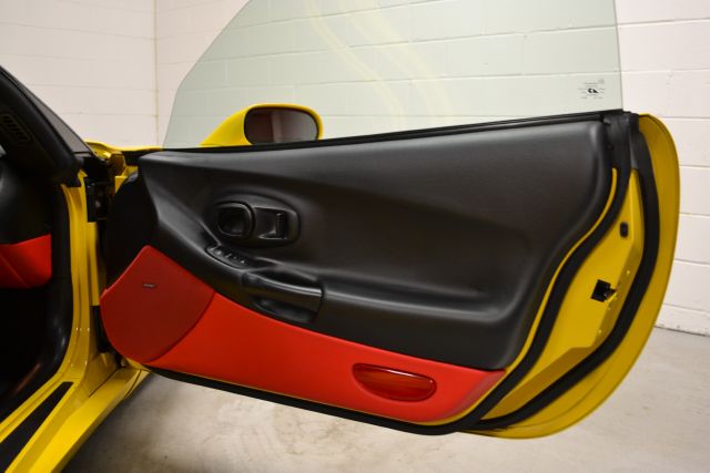 2003 Chevrolet Corvette R/T Sport Utility 4D