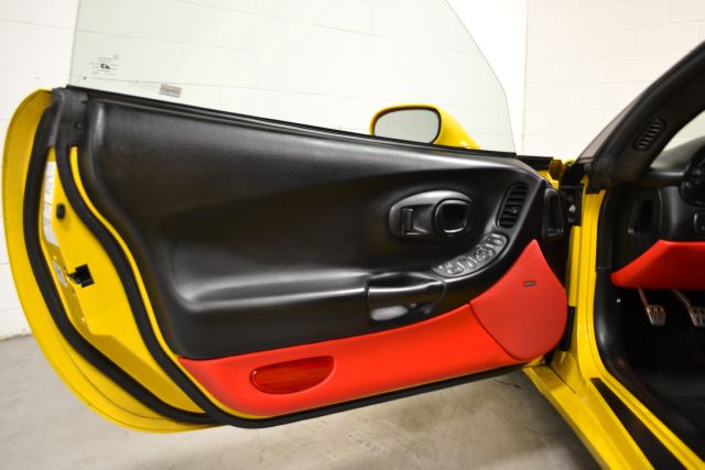 2003 Chevrolet Corvette R/T Sport Utility 4D