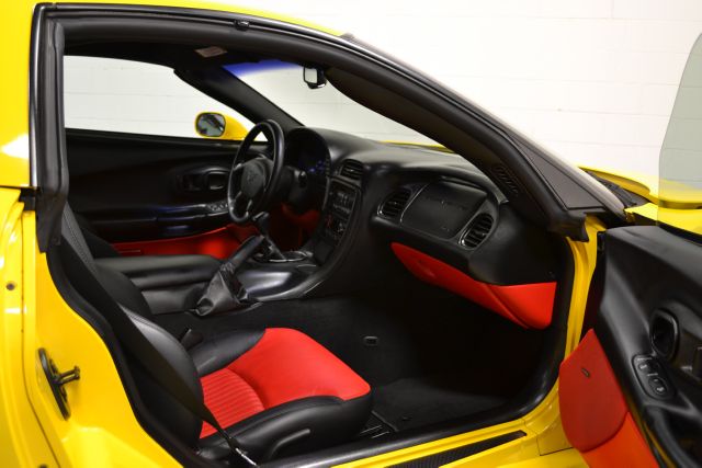 2003 Chevrolet Corvette R/T Sport Utility 4D