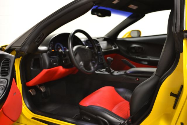 2003 Chevrolet Corvette R/T Sport Utility 4D