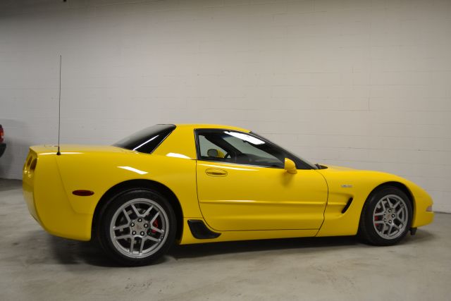 2003 Chevrolet Corvette R/T Sport Utility 4D