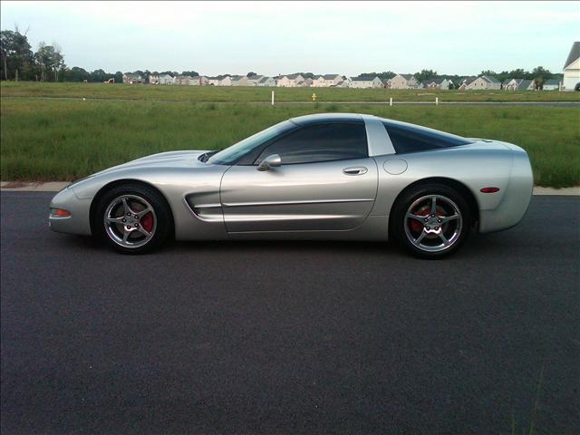 2005 Chevrolet Corvette 2DR BASE