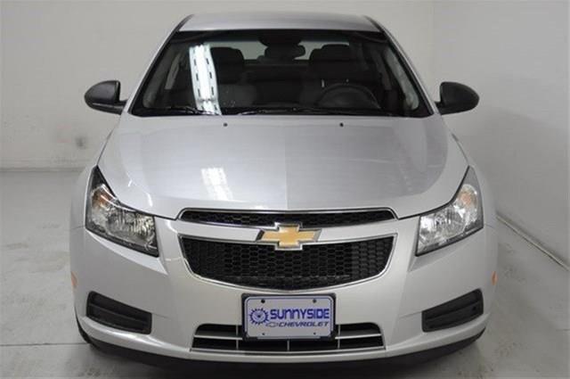 2012 Chevrolet Cruze Blk Ext With Silver Trin
