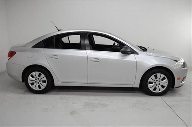 2012 Chevrolet Cruze Blk Ext With Silver Trin