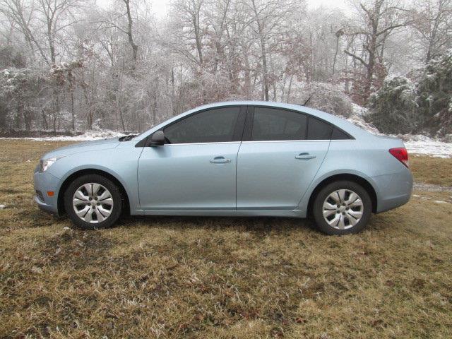2012 Chevrolet Cruze Blk Ext With Silver Trin