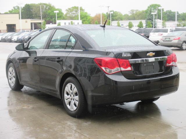 2012 Chevrolet Cruze Blk Ext With Silver Trin
