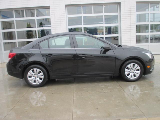 2012 Chevrolet Cruze Blk Ext With Silver Trin