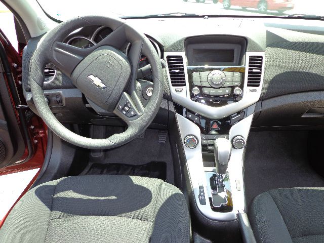 2013 Chevrolet Cruze 2011 Nissan Juke SV