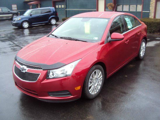 2013 Chevrolet Cruze 2011 Nissan Juke SV