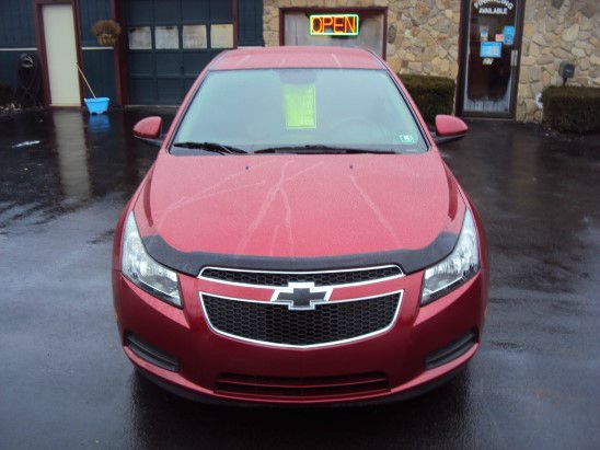 2013 Chevrolet Cruze 2011 Nissan Juke SV