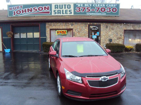 2013 Chevrolet Cruze 2011 Nissan Juke SV