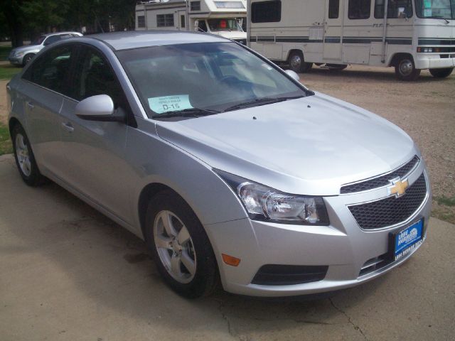 2013 Chevrolet Cruze 2011 Nissan Juke SV