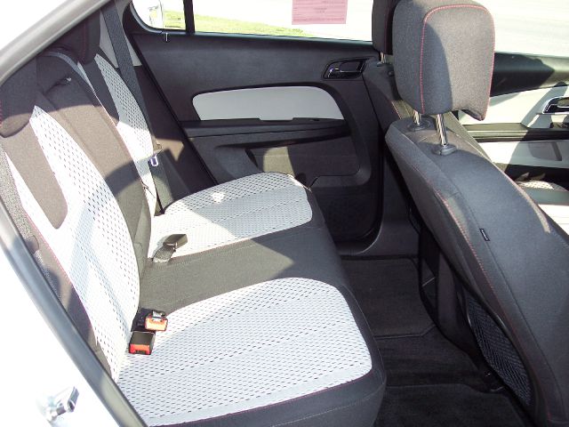 2010 Chevrolet Equinox 1.8T Quattro Sedan 4D