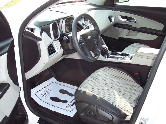 2010 Chevrolet Equinox 1.8T Quattro Sedan 4D
