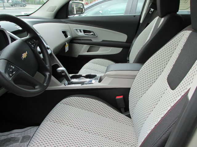 2013 Chevrolet Equinox 1.8T Quattro Sedan 4D
