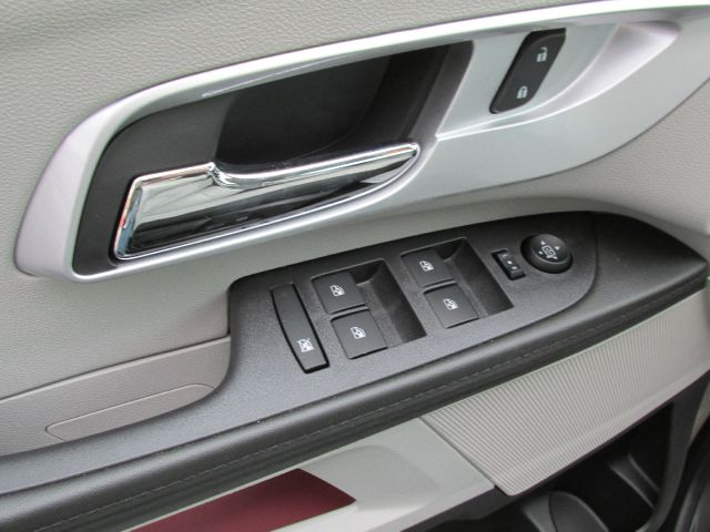 2013 Chevrolet Equinox 1.8T Quattro Sedan 4D