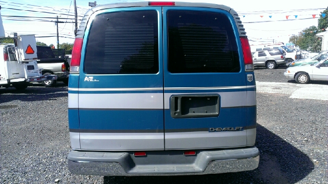 1998 Chevrolet Express 2004.5 4dr Sdn 1.8T Quattro Au