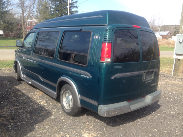 1998 Chevrolet Express 1.8T Fwd 2dr Cabriolet