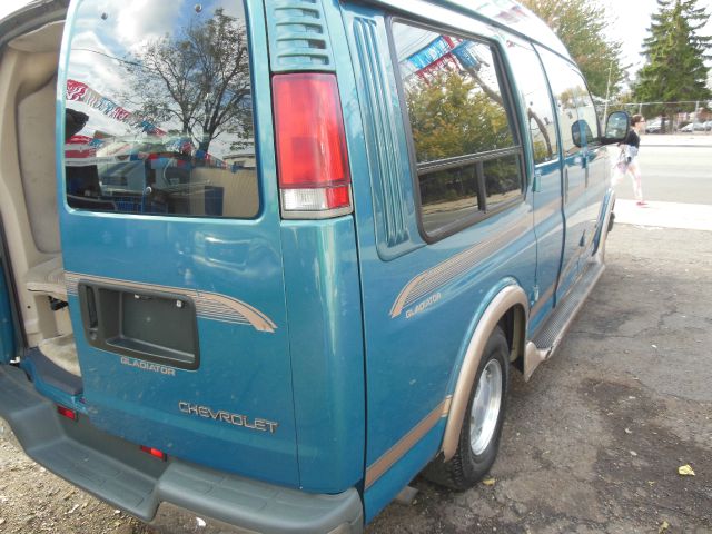 1998 Chevrolet Express 2004.5 4dr Sdn 1.8T Quattro Au