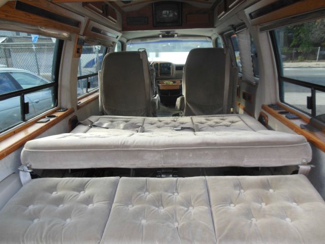 1998 Chevrolet Express 2004.5 4dr Sdn 1.8T Quattro Au