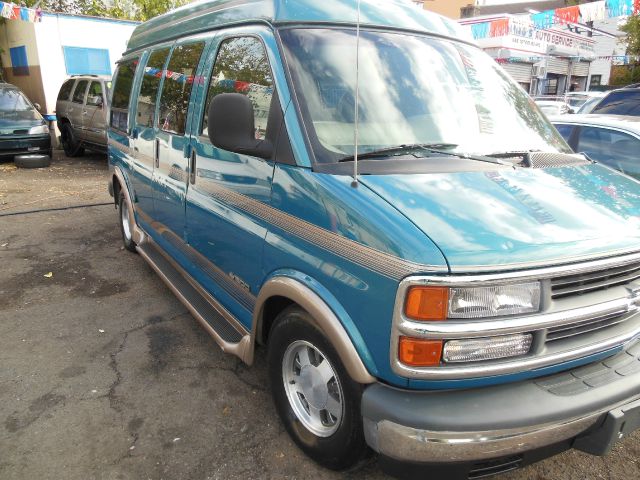 1998 Chevrolet Express 2004.5 4dr Sdn 1.8T Quattro Au
