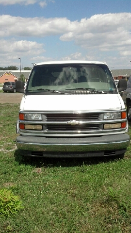 1999 Chevrolet Express 750i 4dr Sdn