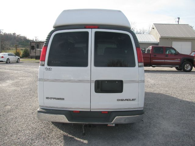 1999 Chevrolet Express 750i 4dr Sdn